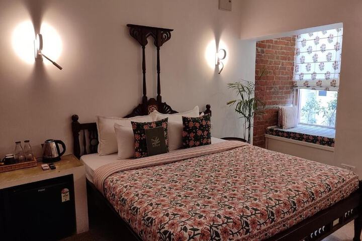 Room 9 of 27