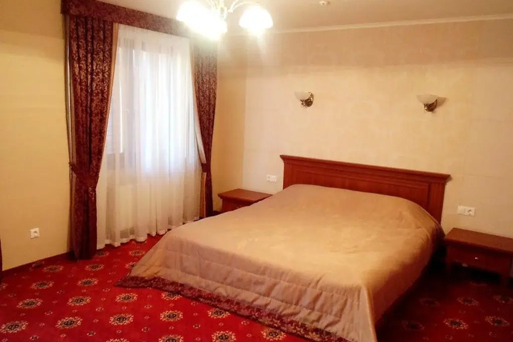 Room 4 of 12