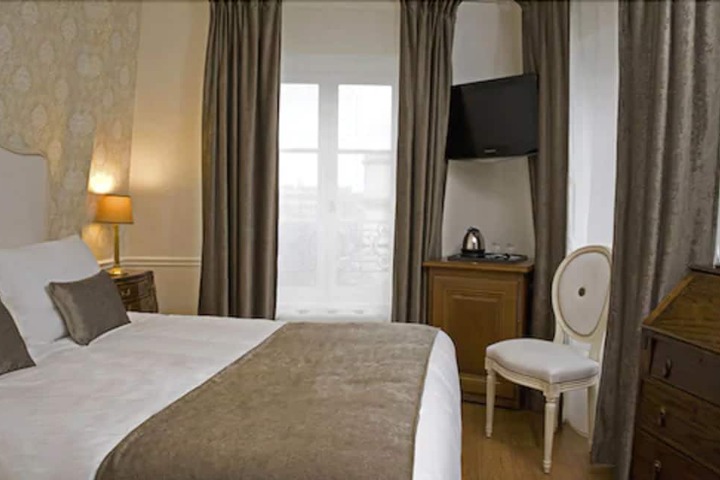 Room 10 of 38