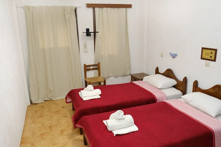 Room 6 of 18