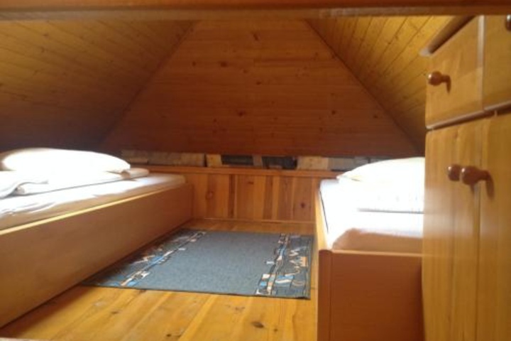 Room 5 of 18