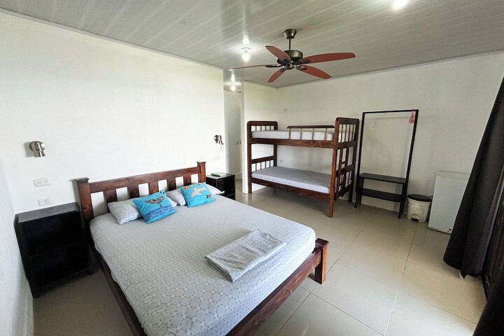Room 6 of 32