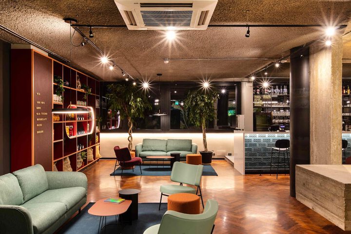 Lounge 77 of 107