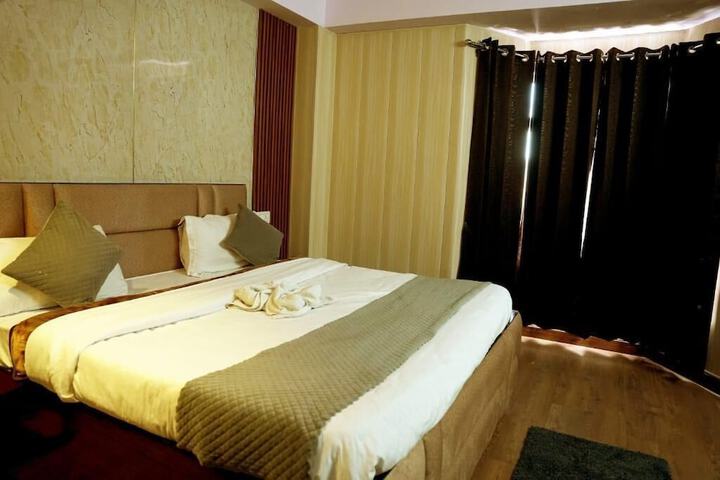 Room 3 of 27