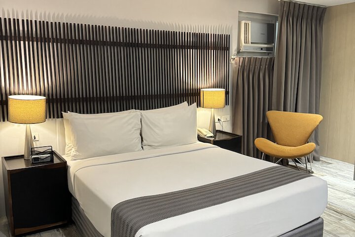 Room 12 of 34