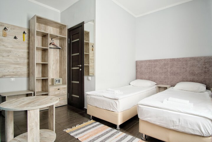 Room 4 of 44