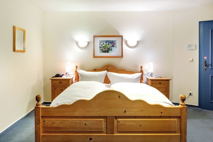Room 25 of 76