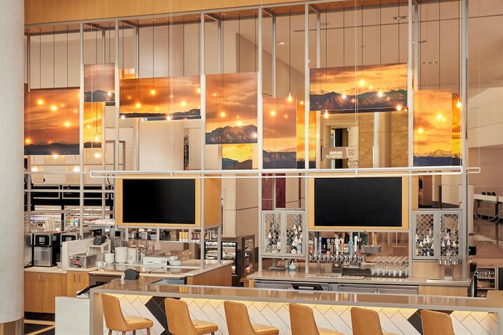 Lounge 115 of 144