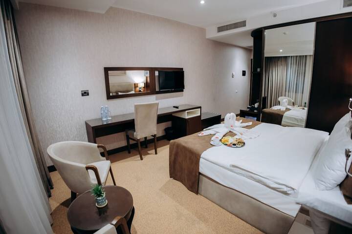 Room 65 of 342