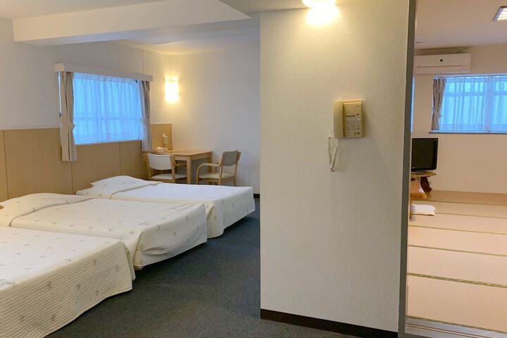 Room 8 of 77