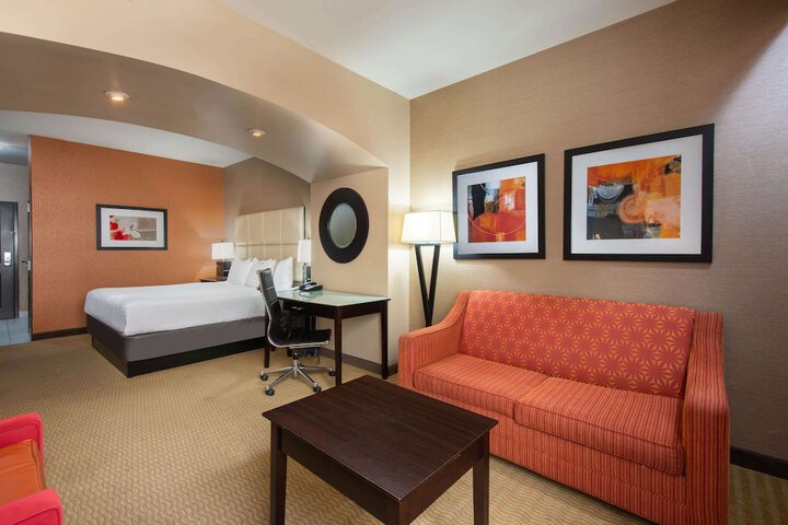 1 King Bed Executive Room (10 of 20)