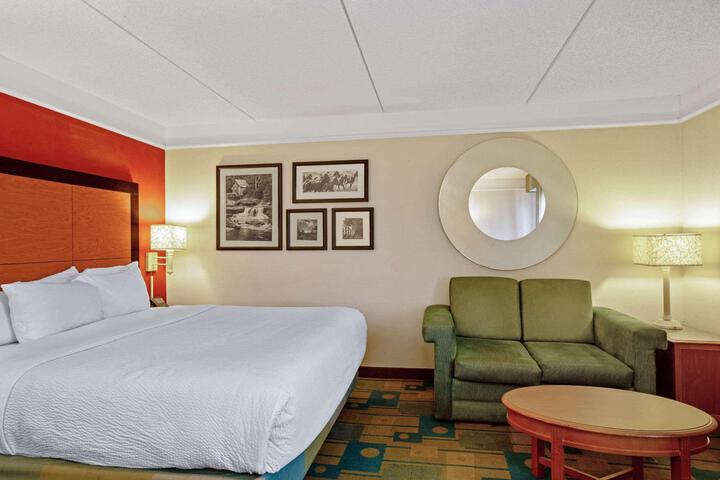 Superior King Bed (3 of 26)