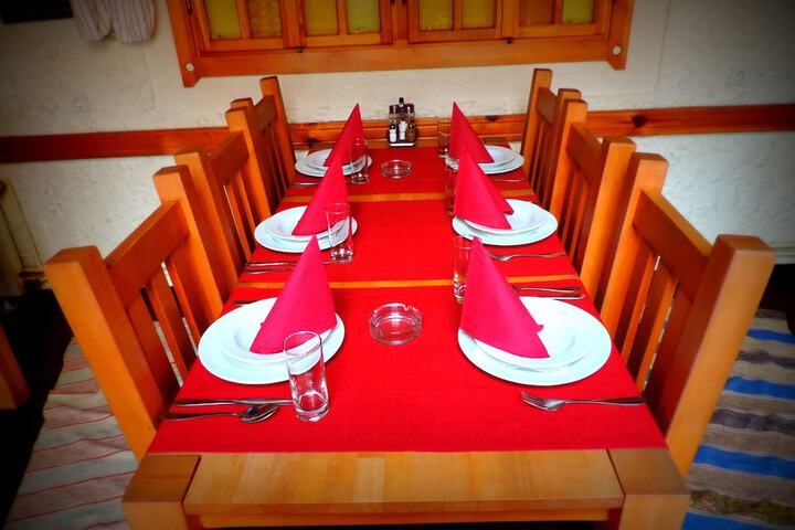 Dining 27 of 47