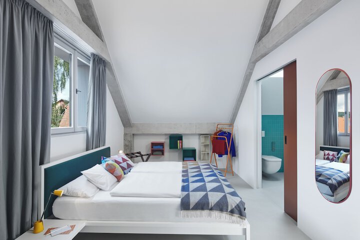 Room 26 of 169