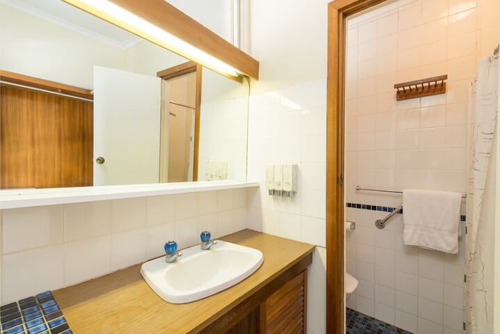 Room 15 of 33