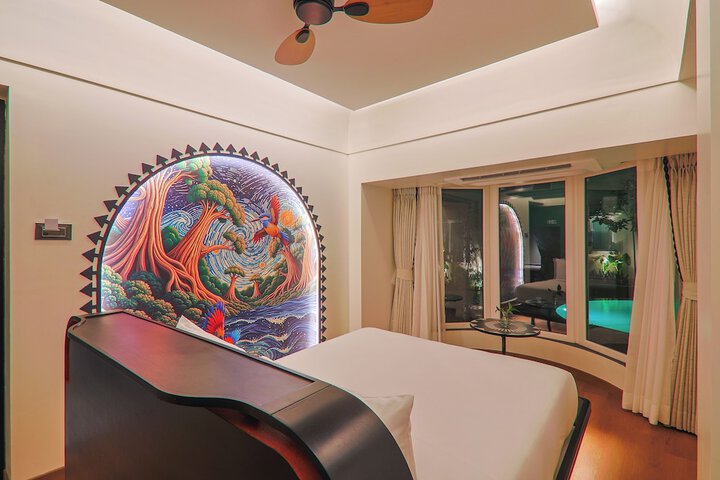 Room 5 of 102