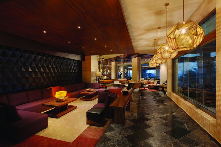 Lounge 255 of 342