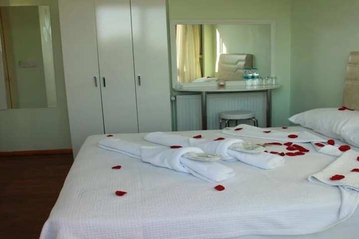 Room 3 of 48