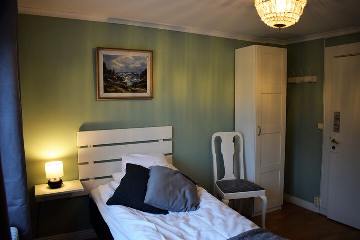 Room 33 of 84