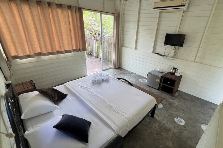 Room 7 of 100
