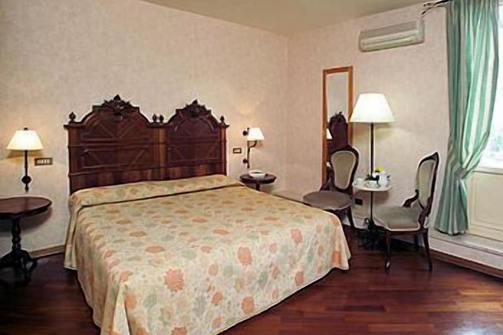 Room 19 of 66