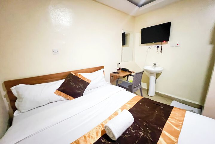 Room 7 of 19