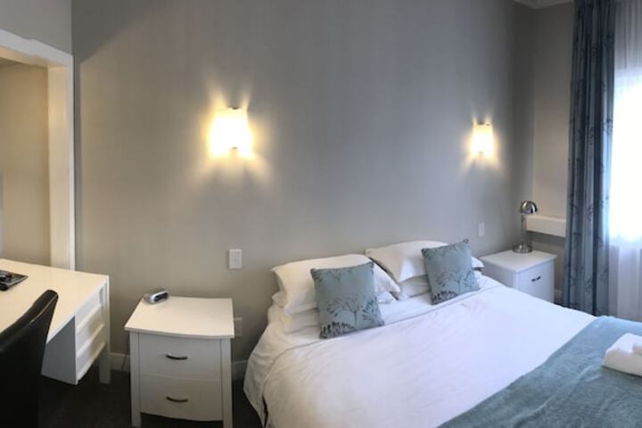 Room 4 of 32