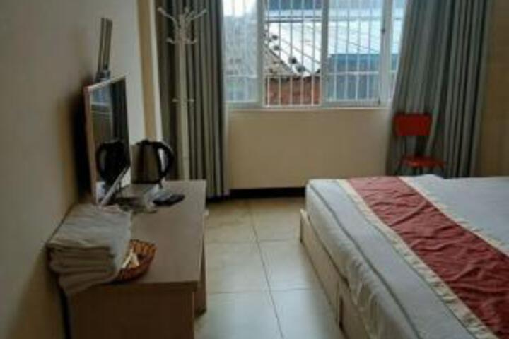 Room 4 of 6