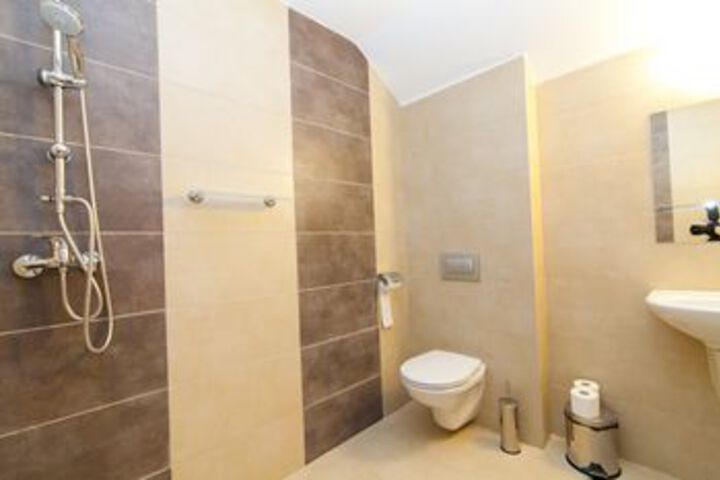 Room 2 of 25