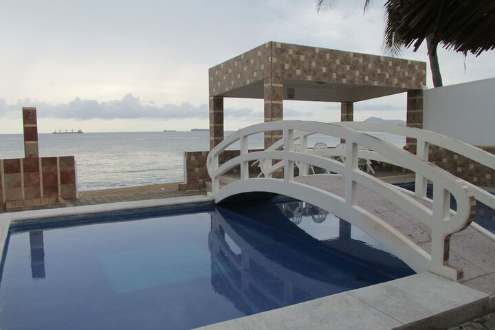Pool 41 of 78