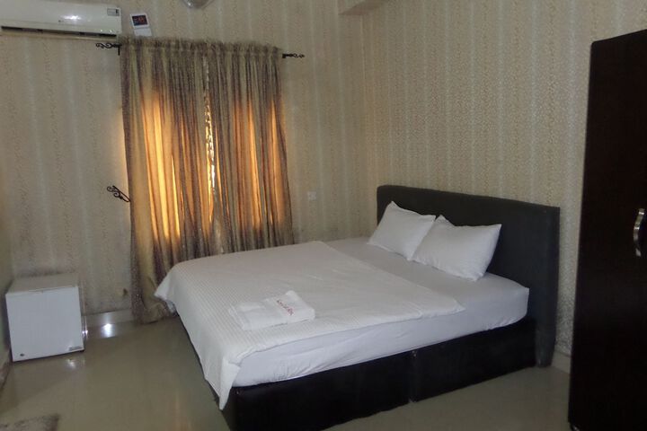 Room 4 of 13