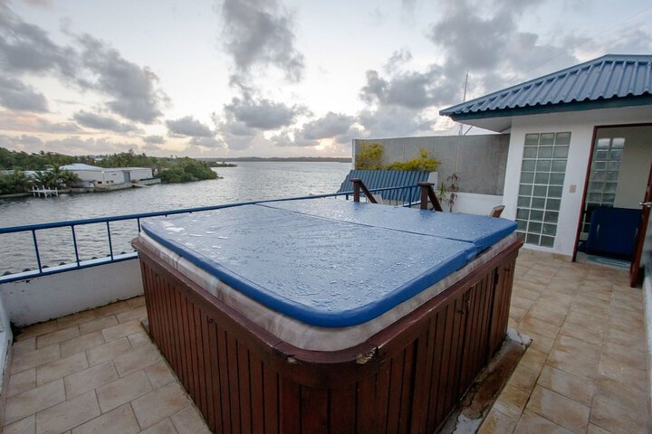 Hot Tub 24 of 34