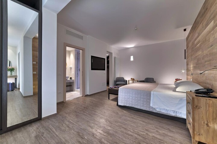 Room 21 of 93
