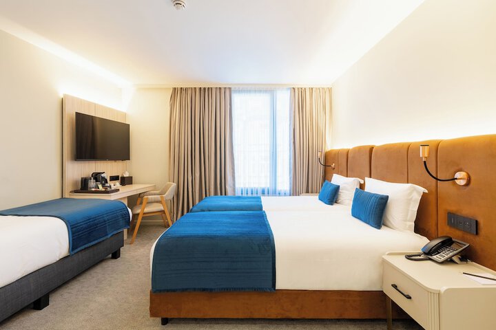 Room 40 of 152