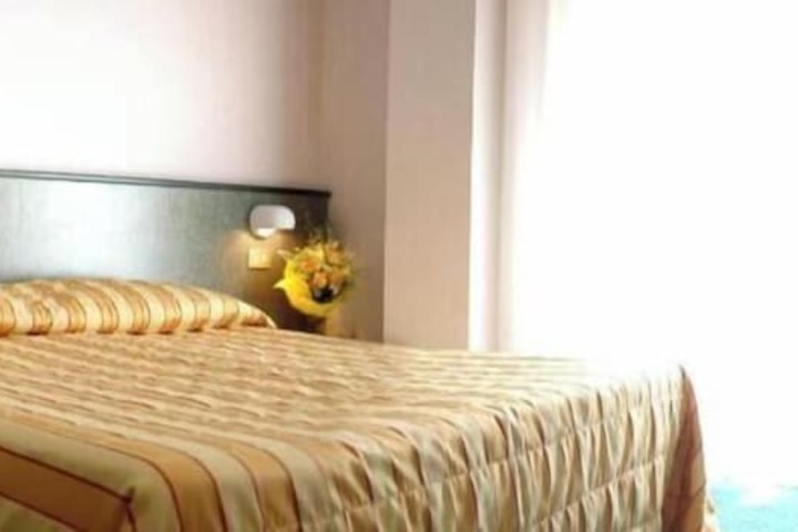 Room 32 of 62