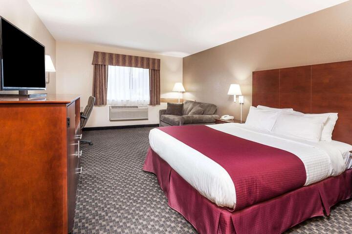 1 Queen Bed (22 of 36)