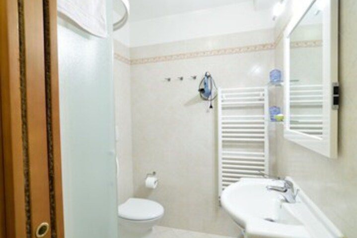 Room 3 of 53