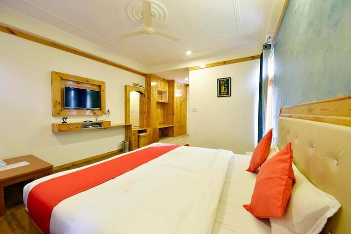 Room 9 of 31