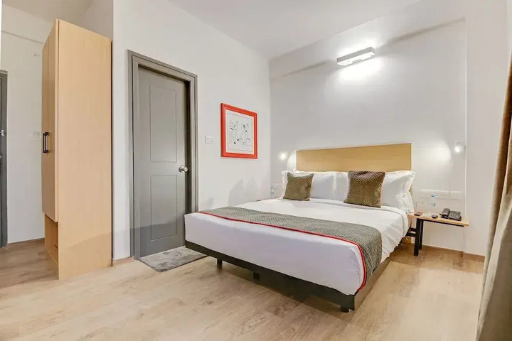 Room 6 of 18