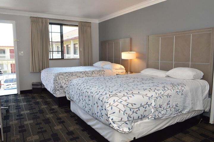 Queen Bed Accessible (33 of 45)