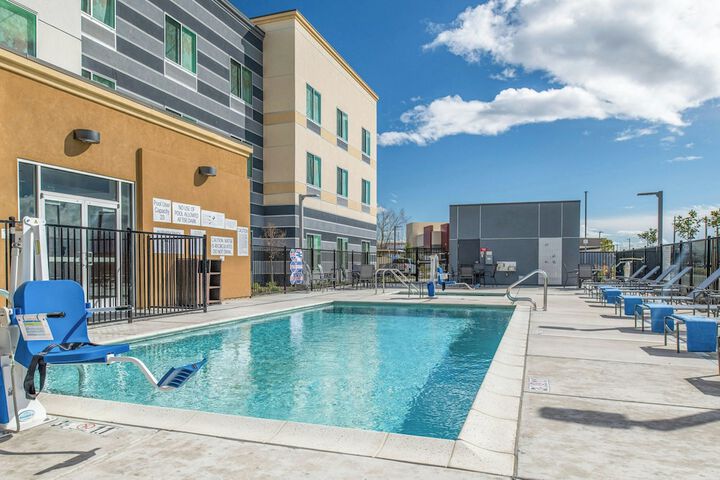 Pools & Facilities