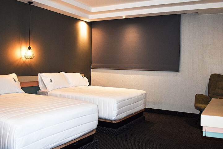 Room 17 of 39