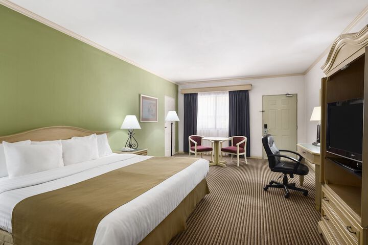 Room 4 of 33