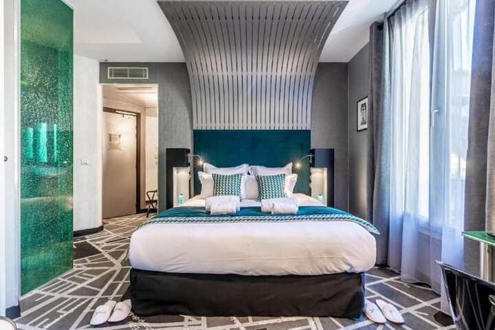 Room 9 of 31