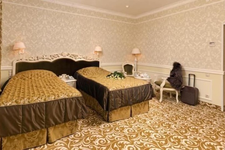Room 12 of 30