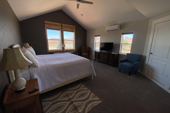 Room 16 of 136