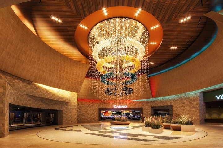 Entrance & Lobby