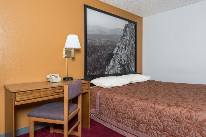 2 Double Beds (8 of 11)