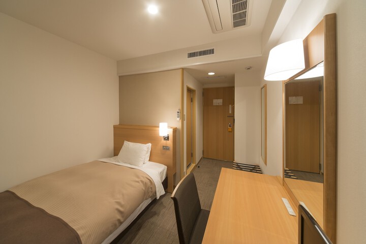 Room 17 of 43