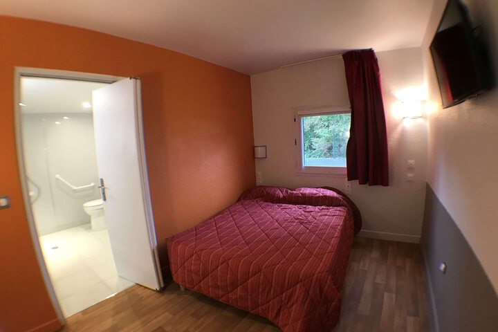 Room 42 of 116